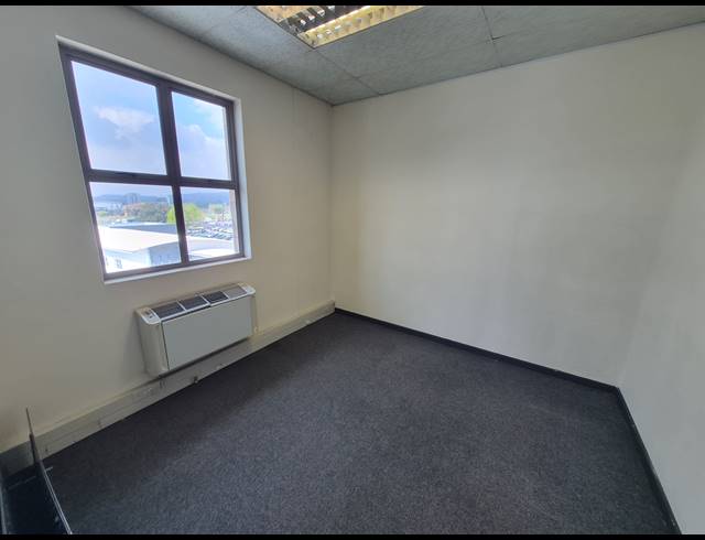 348M² OFFICE TO LET IN BRUMA